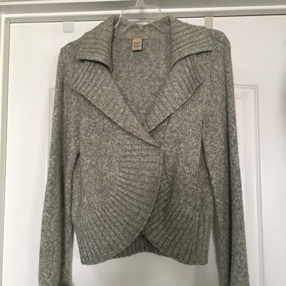 Sweater light grey, will compliment any outfit